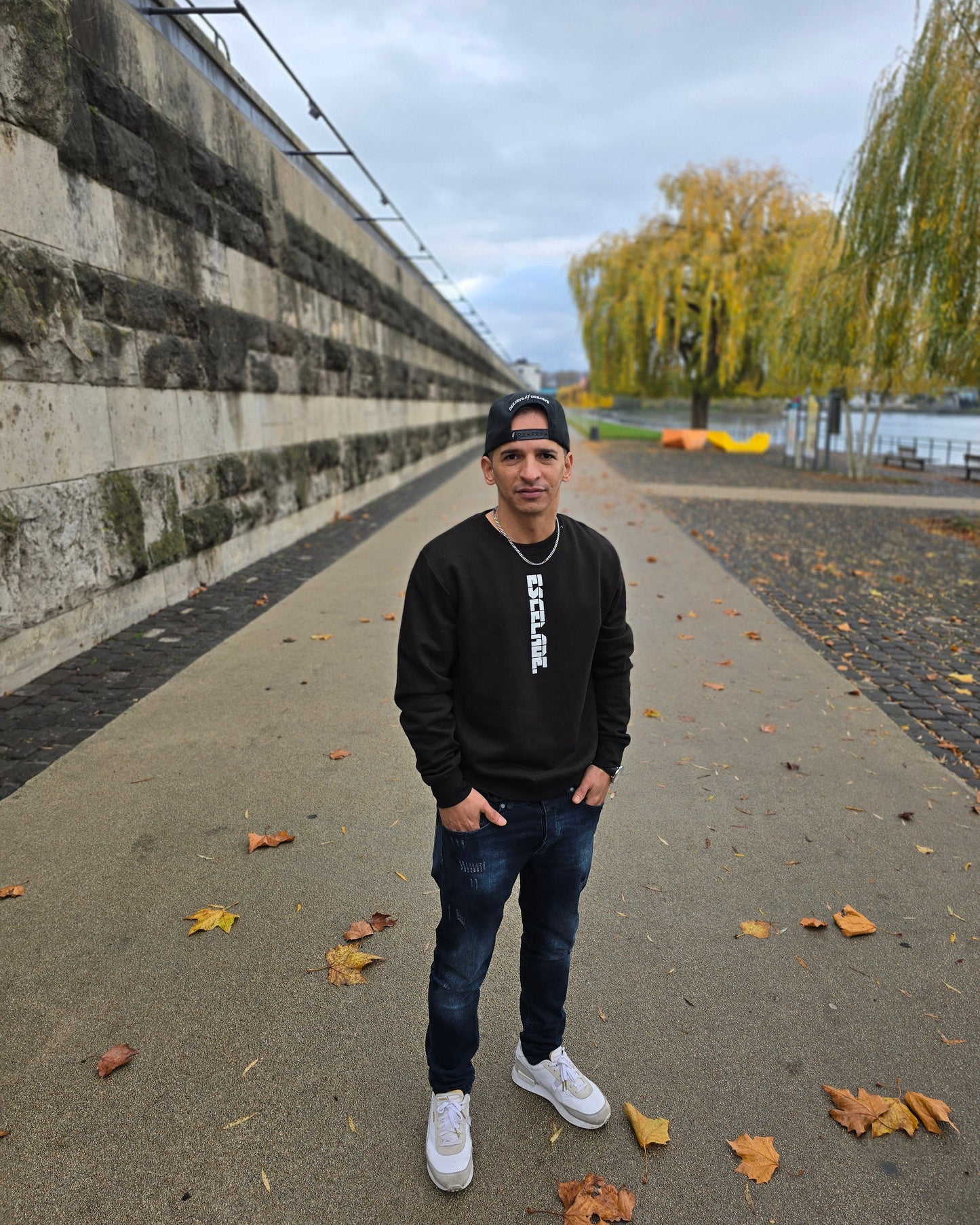 ESCELADE. 1000 "KING OF THE JUNGLE" Sweater