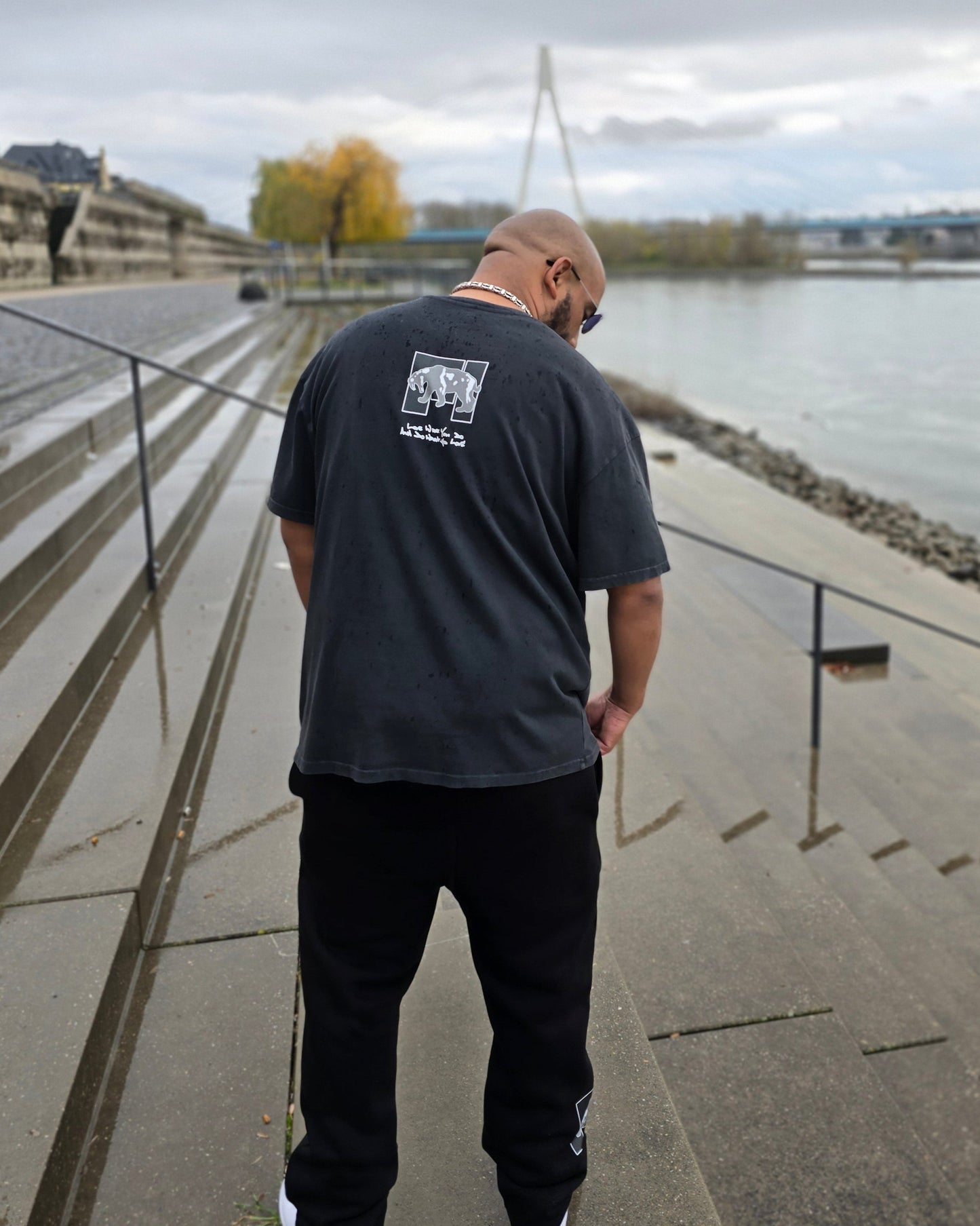 ESCELADE. 1001 „TEAR YOU APART“ Oversized Shirt