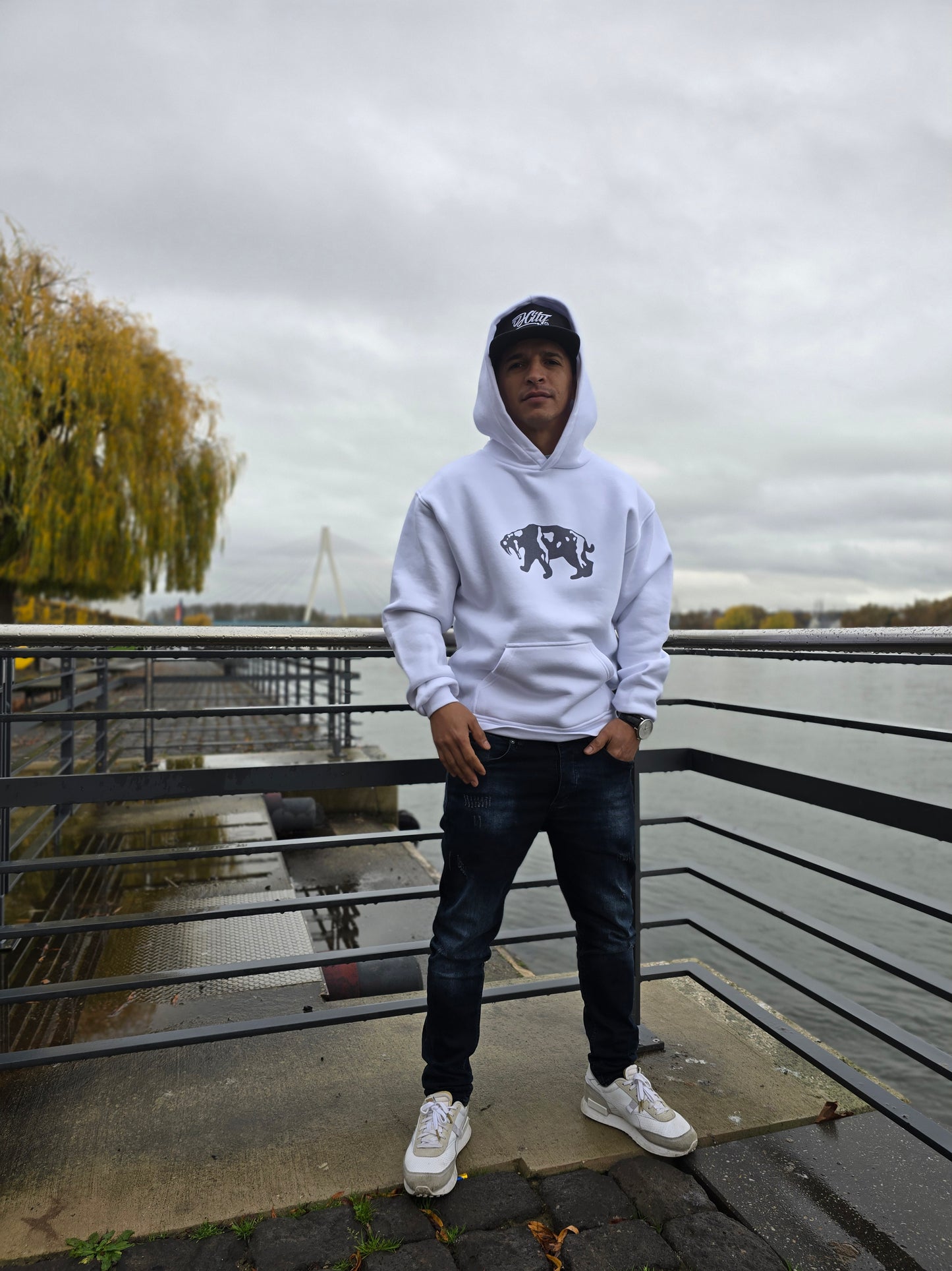 ESCELADE. 1003 "Snowwhite" Hoodie