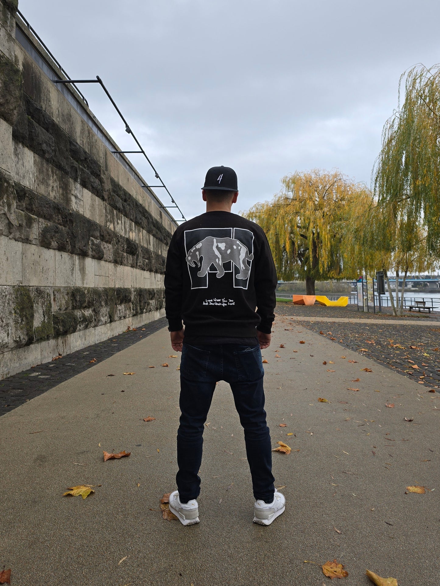 ESCELADE. 999 "king of the Jungle" Sweater